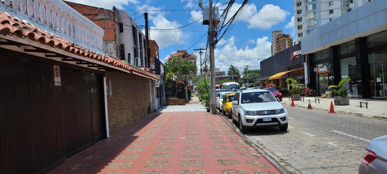 Hotel Hostal Backpackers Travelero Santa Cruz de La Sierra Exterior foto
